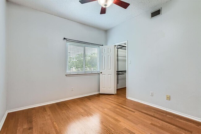Building Photo - 9100 Mountain Ridge Dr
