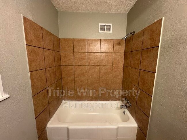 Building Photo - 9609 Winkler Dr