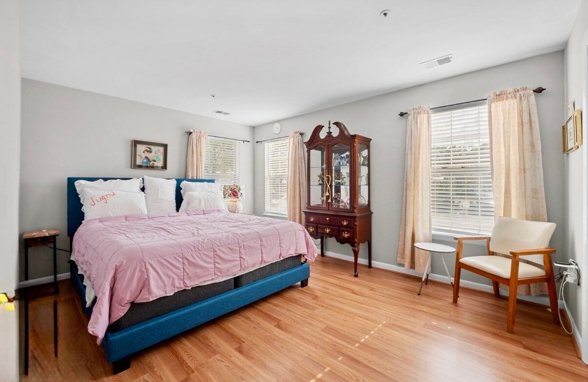 Master bedroom - 8707 Grasmere Ct