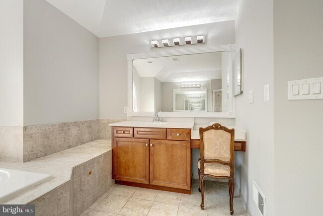 Building Photo - 18852 Ridgeback Ct