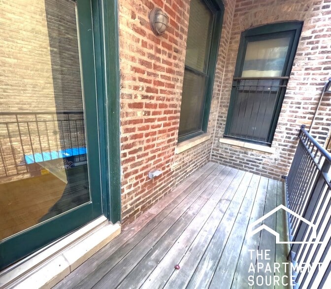 Building Photo - 851 N La Salle Dr