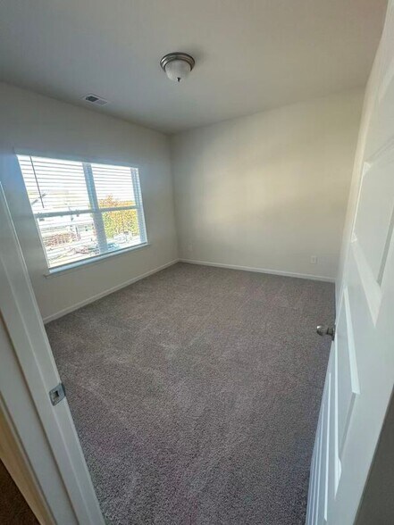 Building Photo - 829 Kensington St