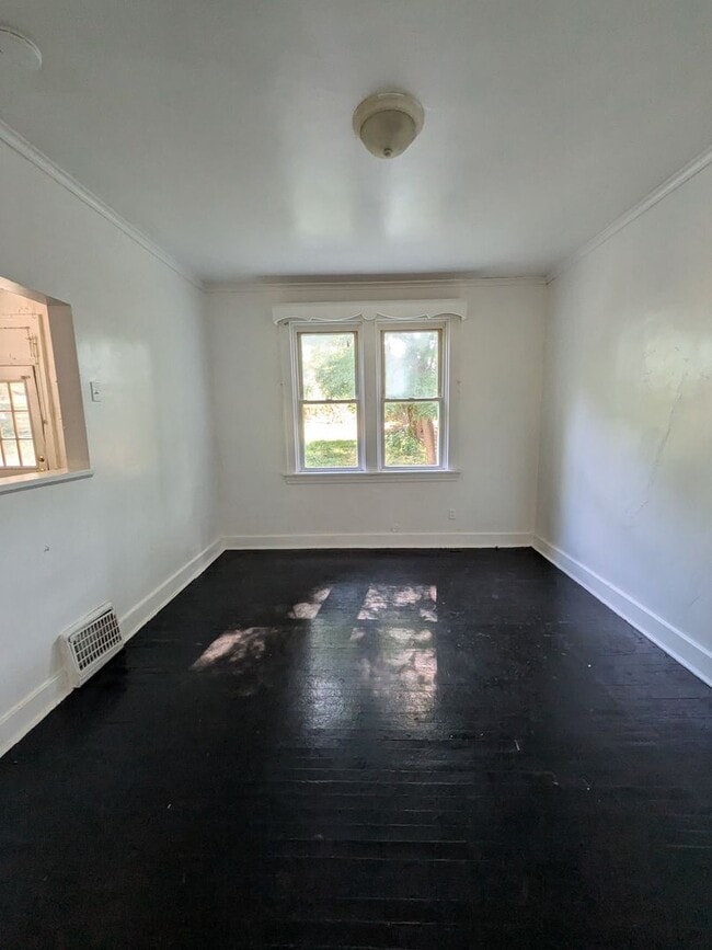 Building Photo - 1813 Converse St