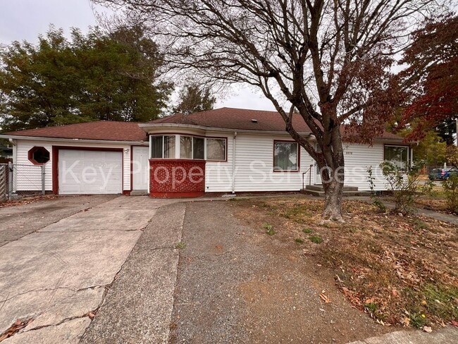 Primary Photo - Charming Two Bedroom House near Downtown V...