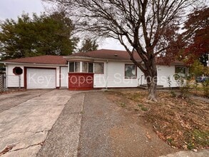 Building Photo - Charming Two Bedroom House near Downtown V...