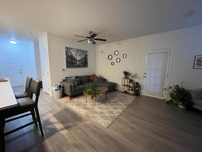 Living Area - 17297 Wilde Ave