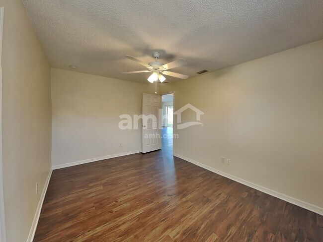 Building Photo - 1037 Sandhill St