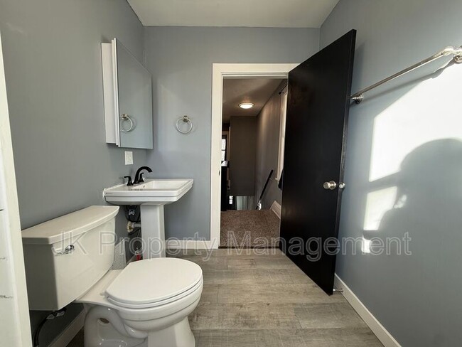 Building Photo - 1512 3rd Ave N