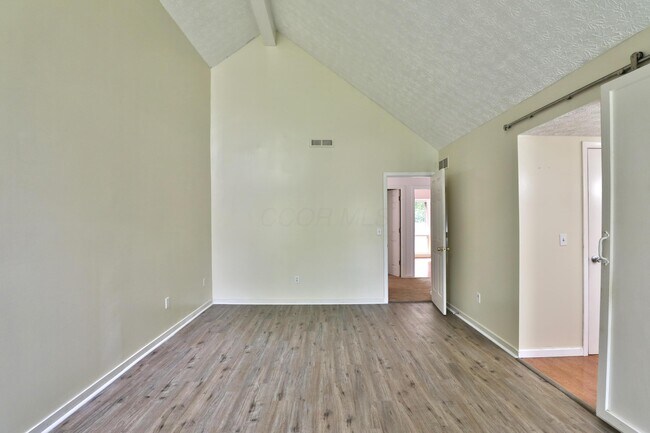 Building Photo - 4966 Wintersong Ln