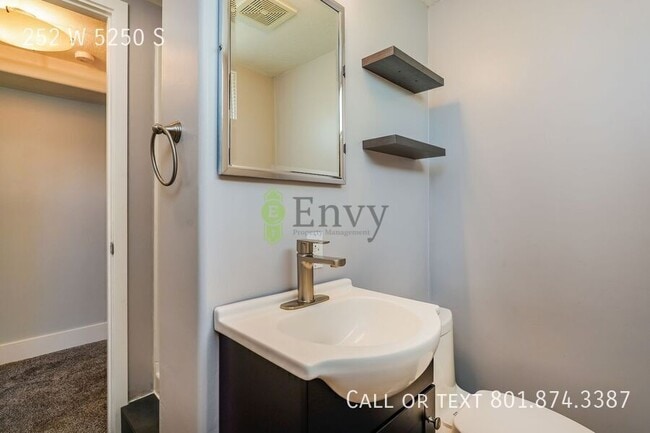 Building Photo - 252 W 5250 S