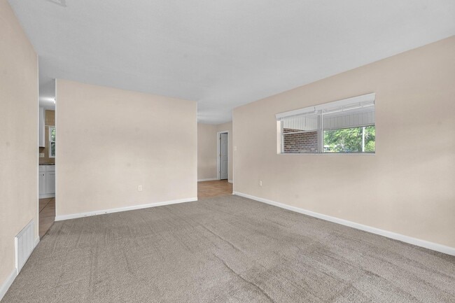 Building Photo - Updated Kitchen and Oversized Yard!