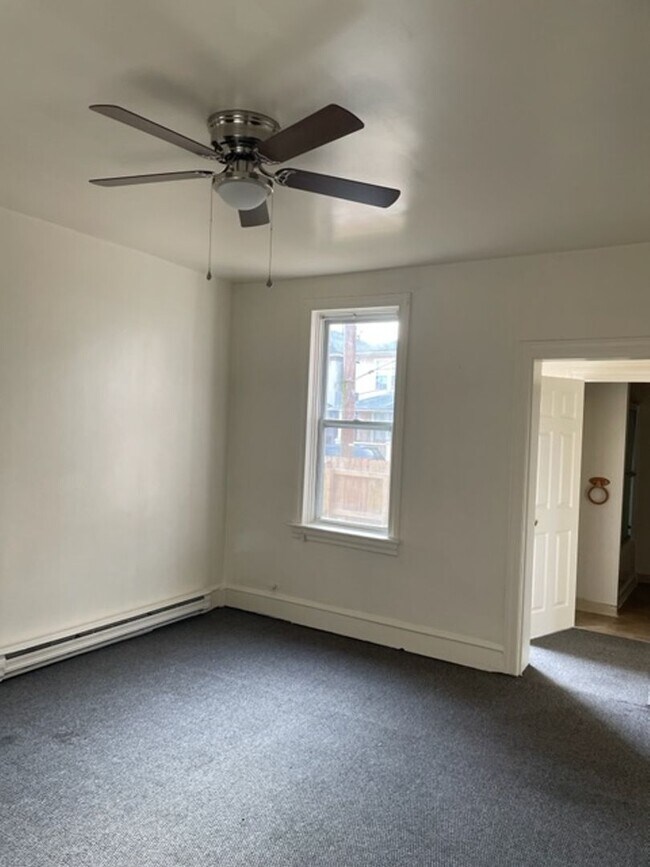 Building Photo - 237 Pattison St