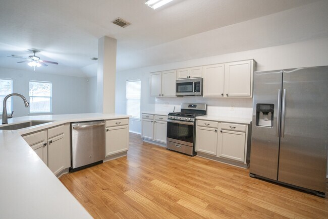 Building Photo - 7843 Crescent Village Ln