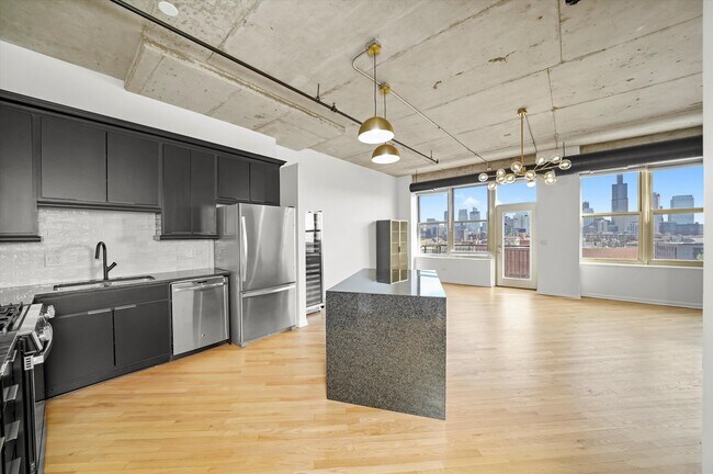 Building Photo - 6 S Laflin St