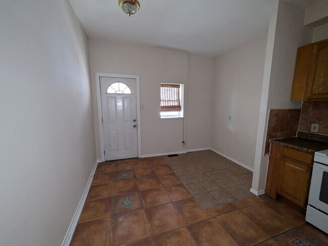 Building Photo - Spacious Home - West Philadelphia
