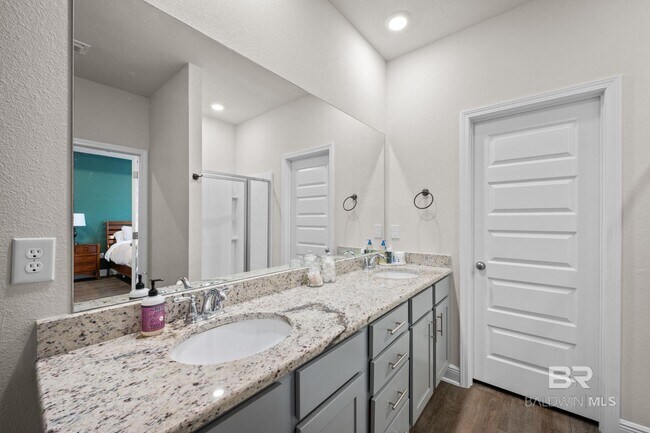 Building Photo - 30955 Semper Dr