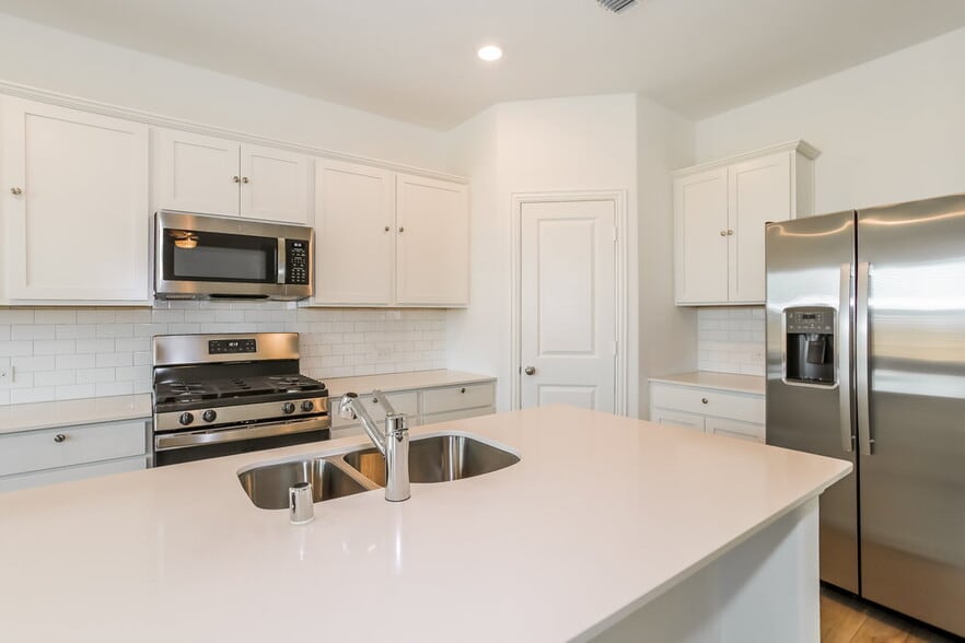 Building Photo - 14733 San Pablo Dr