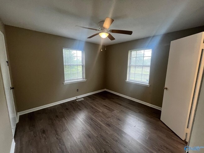 Building Photo - 726 Larkwood Cir SW