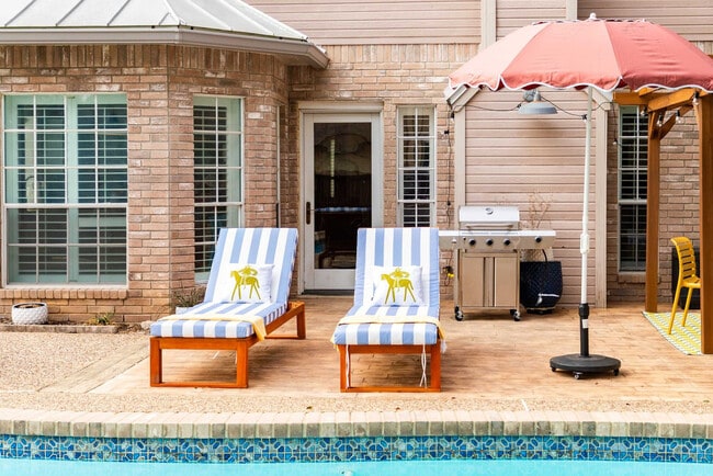 Building Photo - 2002 Chittim Trail Dr