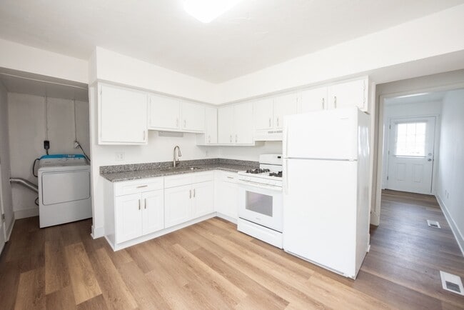 Building Photo - 3012 Larkmoor St