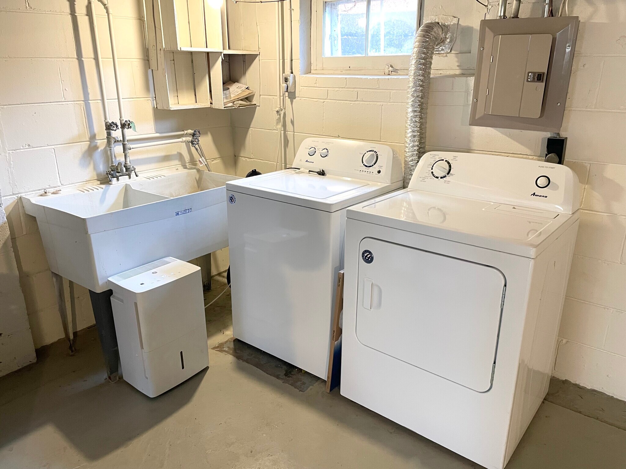 Building Photo - 5211 N Diversey Blvd