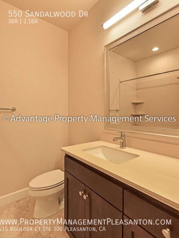 Building Photo - 550 Sandalwood Dr