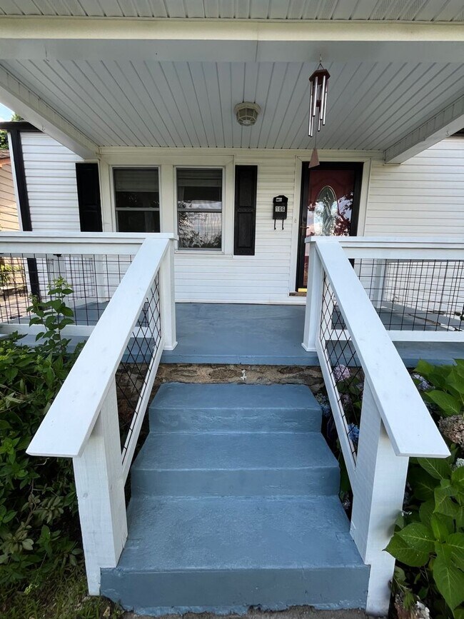 Primary Photo - Central AVL - Beautifully Kept Older Home ...