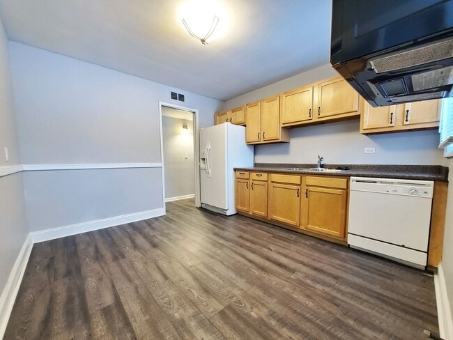 Building Photo - 3 Bed- 2 Full Bath Ranch for Rent | Newly ...