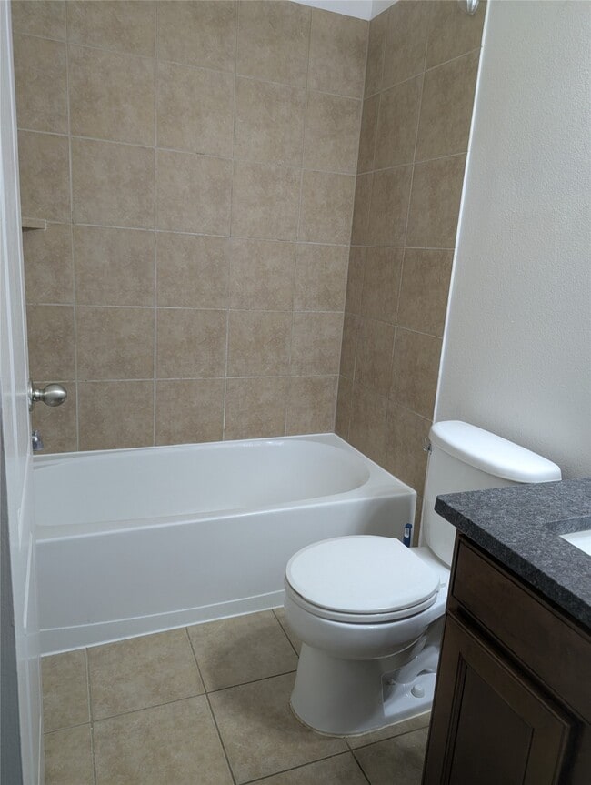 Building Photo - 3651 Raintree Village Dr