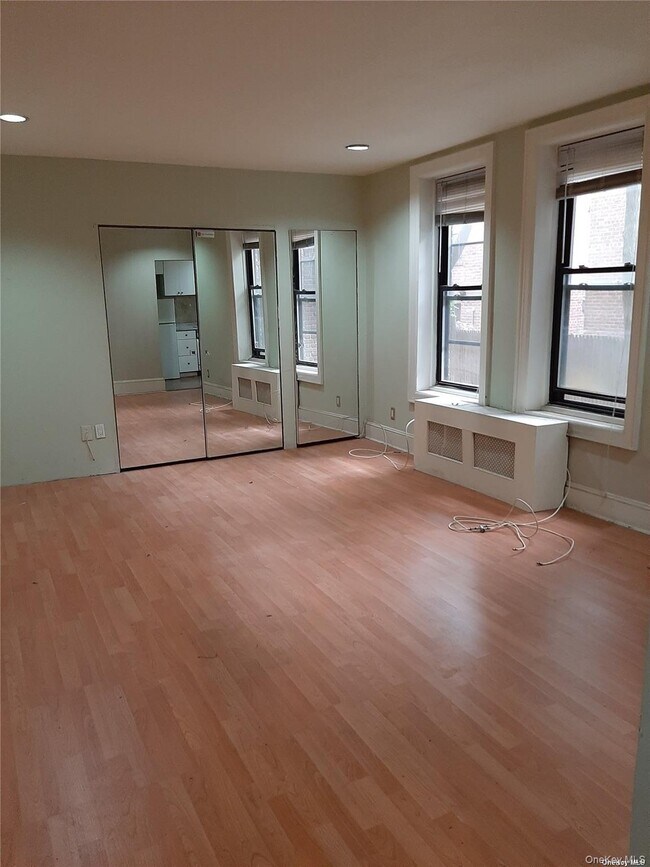 Building Photo - 1 Hillside Ave