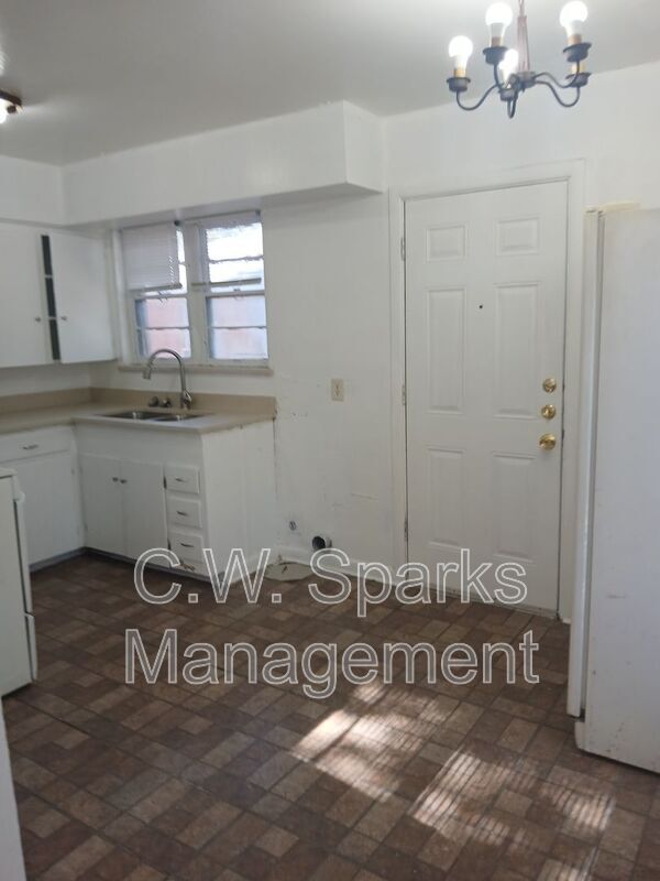 Building Photo - 3019 Avon St