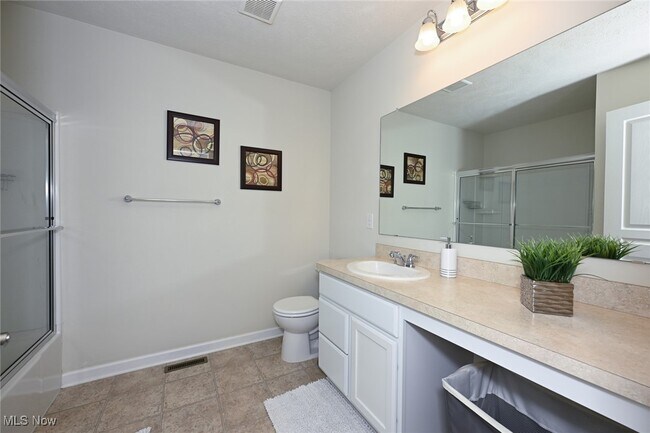 Building Photo - 4816 Lake View Dr