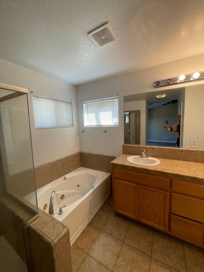 Building Photo - 50% OFF FIRST MONTH'S RENT!! MOVE-IN READY – THIS ONE WILL GO FAST!