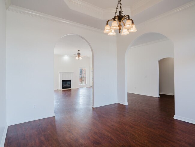 Building Photo - 2309 SW Primrose Ave