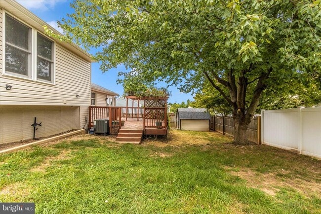 Building Photo - 207 Contour Rd