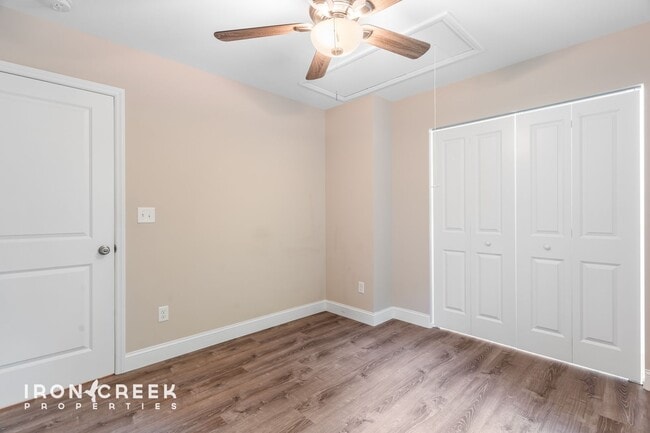 Building Photo - Beautiful New Home with Modern Finishes in...