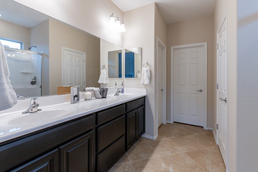 Building Photo - 25931 W Oraibi Dr