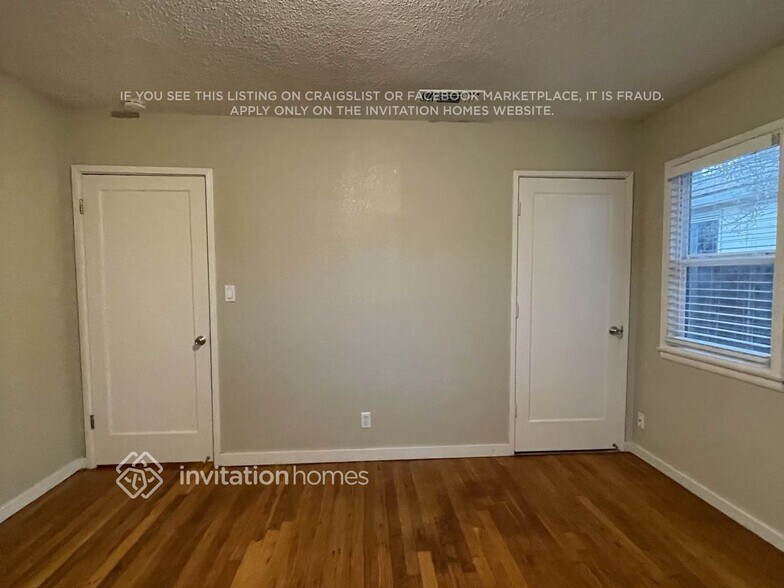 Building Photo - 2305 Carlsbad Ave