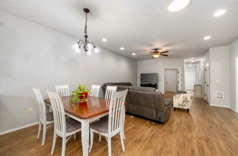 Building Photo - 4215 W 2nd Ave