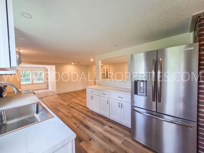 Building Photo - 32357 Homestead Cir