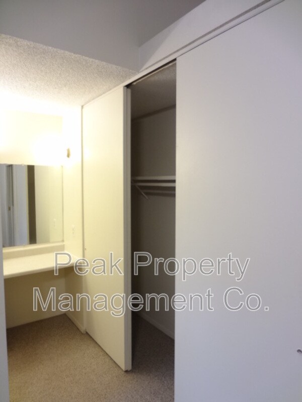 Building Photo - 512 E Monroe Dr