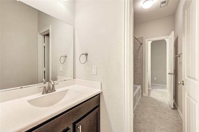 Building Photo - 6710 Trinity Trail Ln
