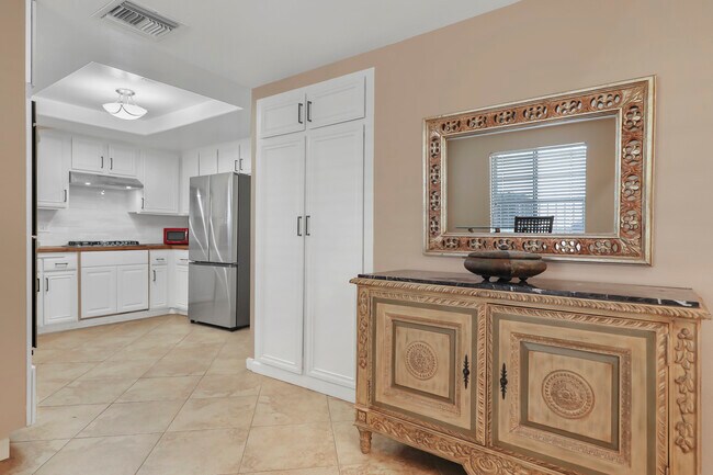 Building Photo - 44389 Cannes Ct