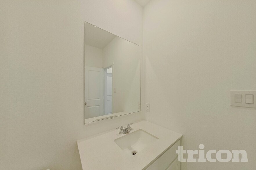 Building Photo - 1305 Francesca Dr