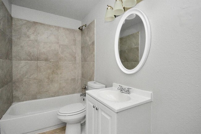 Building Photo - 8127 Colonial Ln