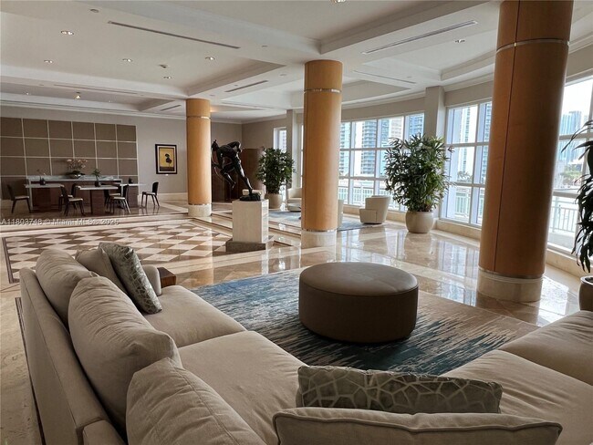 Building Photo - 848 Brickell Key Dr