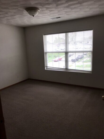 Building Photo - 4388 Camelot Dr