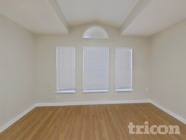 Building Photo - 916 Jayhil Dr