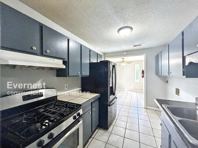 Building Photo - 2387 Rosehaven Ave
