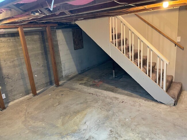Building Photo - 7390 S 700 E